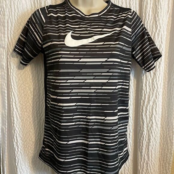 Nike shirt (294) - Picture 1 of 3